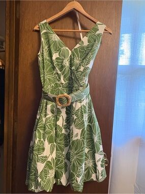 Jessica Howard Green and White Floral V-Neck Midi Dress with Belt